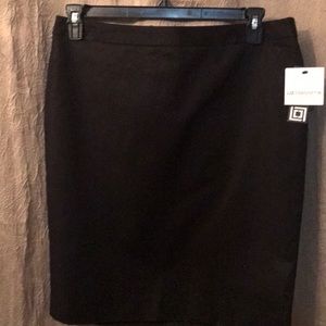 Liz Claiborne pencil skirt, w kick pleat